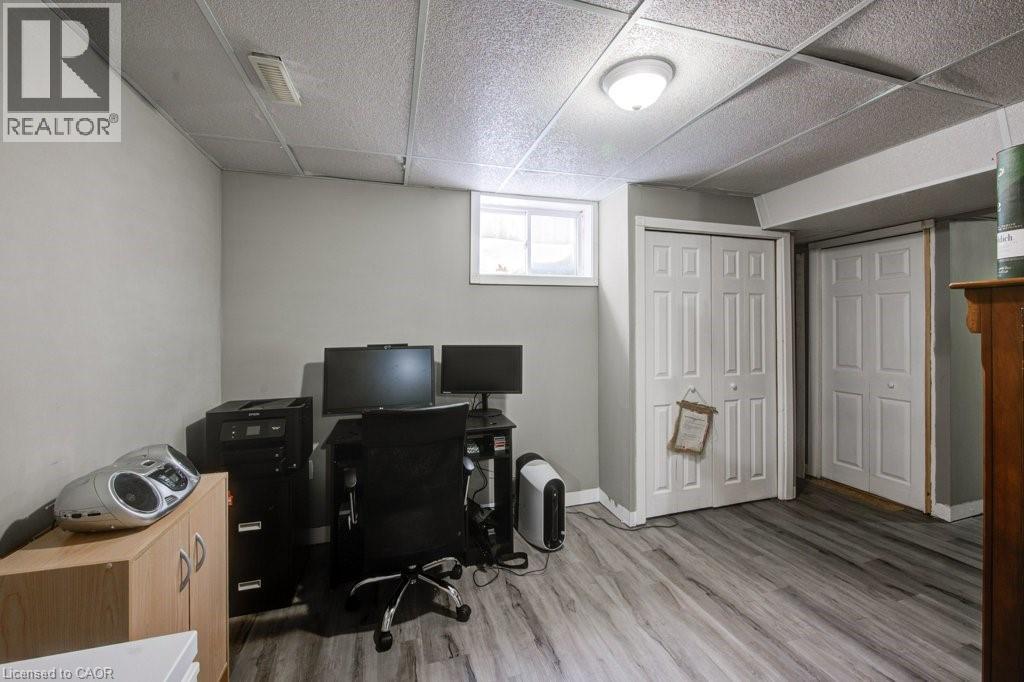 Office space with light wood finished floors and a drop ceiling - 711 Southwood Way, Woodstock, ON - Indoor