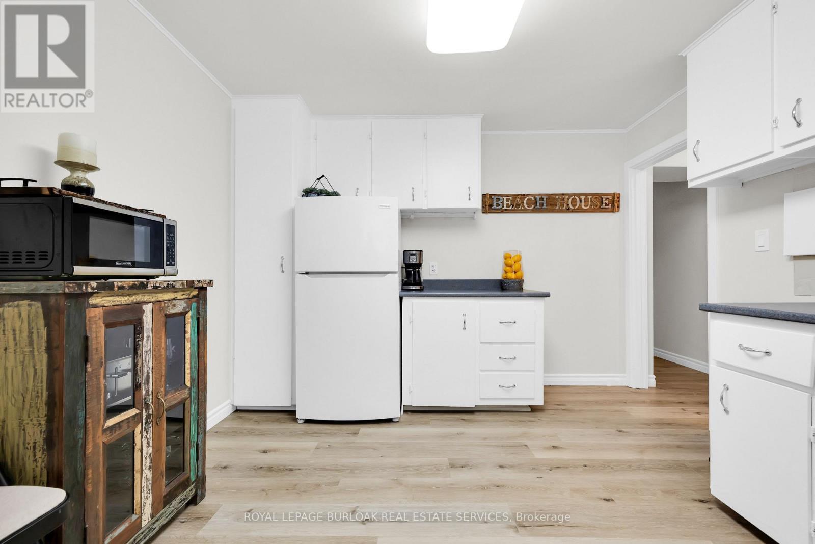 24 - 1347 Lakeshore Road, Burlington, ON - Indoor Photo Showing Kitchen
