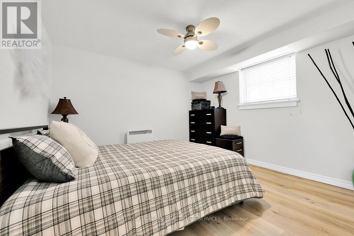 24 - 1347 Lakeshore Road, Burlington, ON - Indoor Photo Showing Bedroom