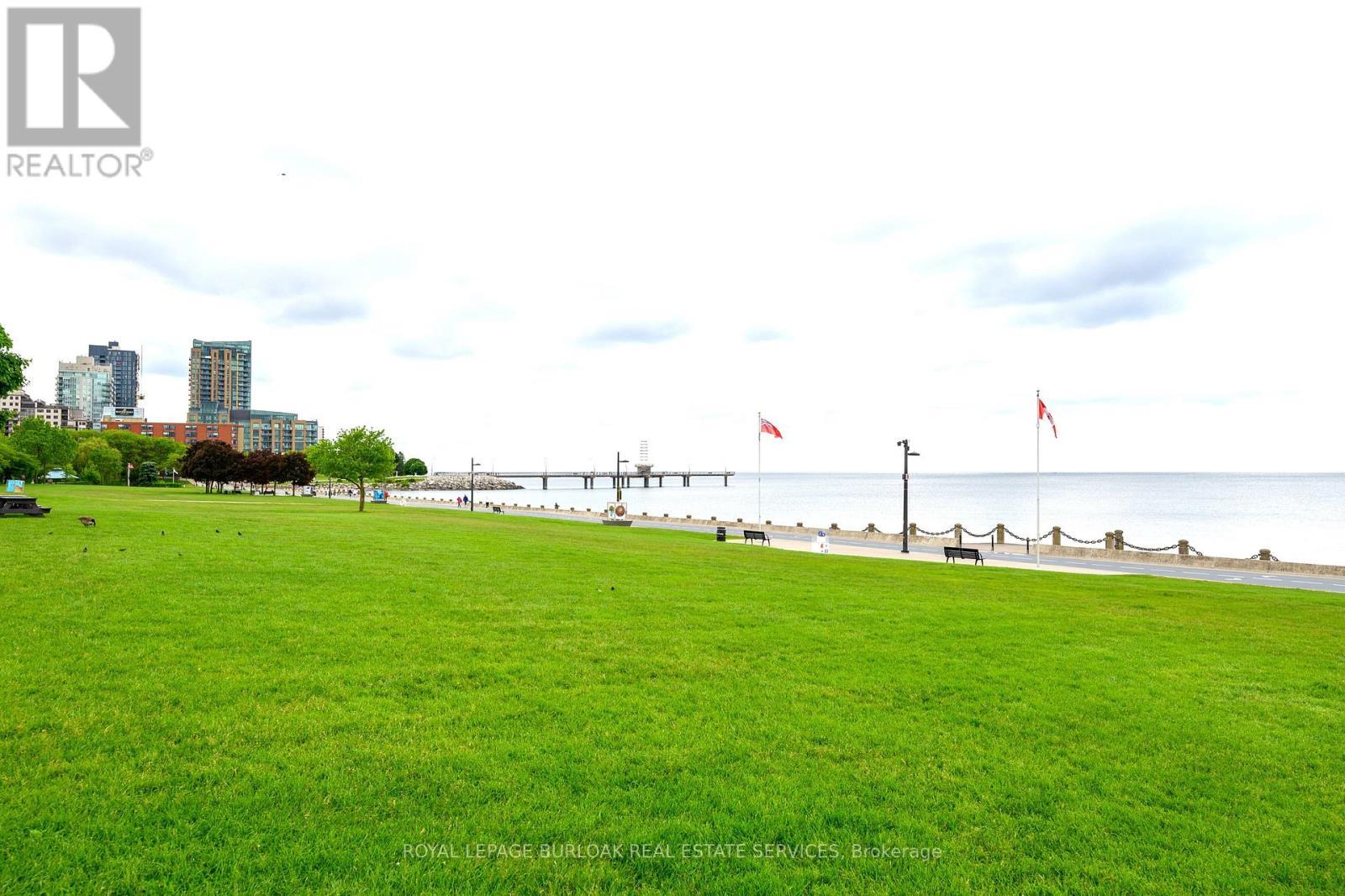 24 - 1347 Lakeshore Road, Burlington, ON - Outdoor With View