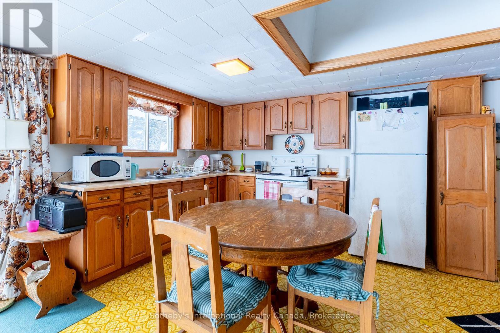 19 62Nd Street S, Wasaga Beach, ON - Indoor