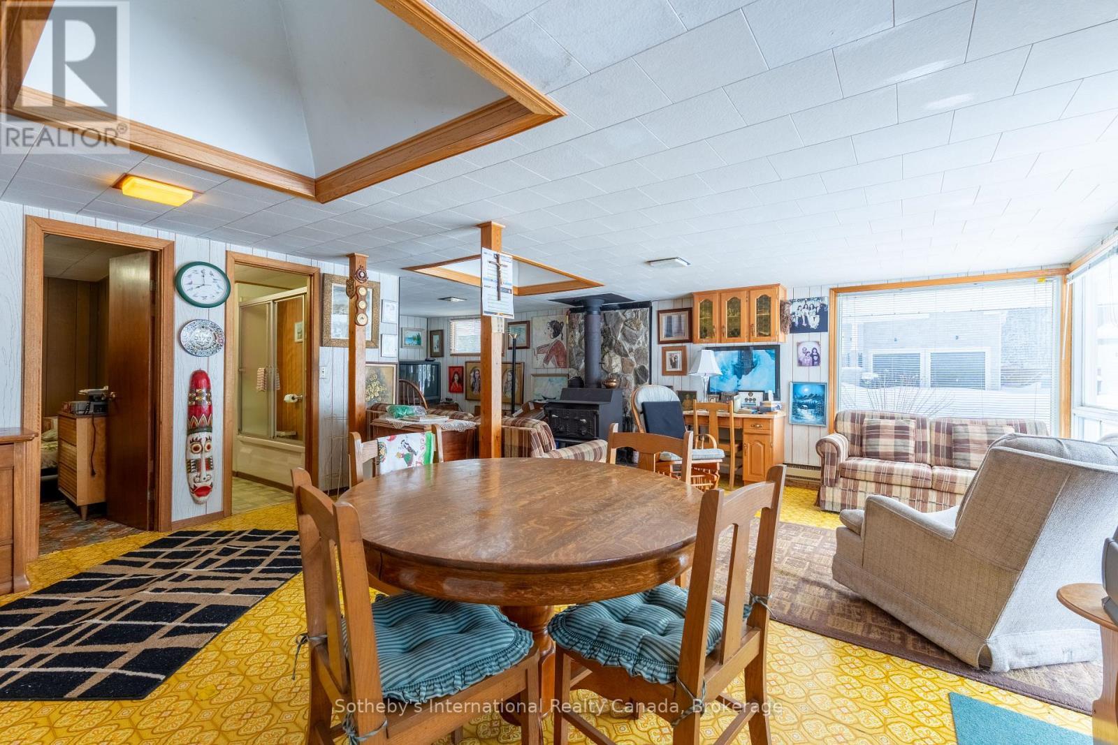 19 62Nd Street S, Wasaga Beach, ON - Indoor Photo Showing Dining Room
