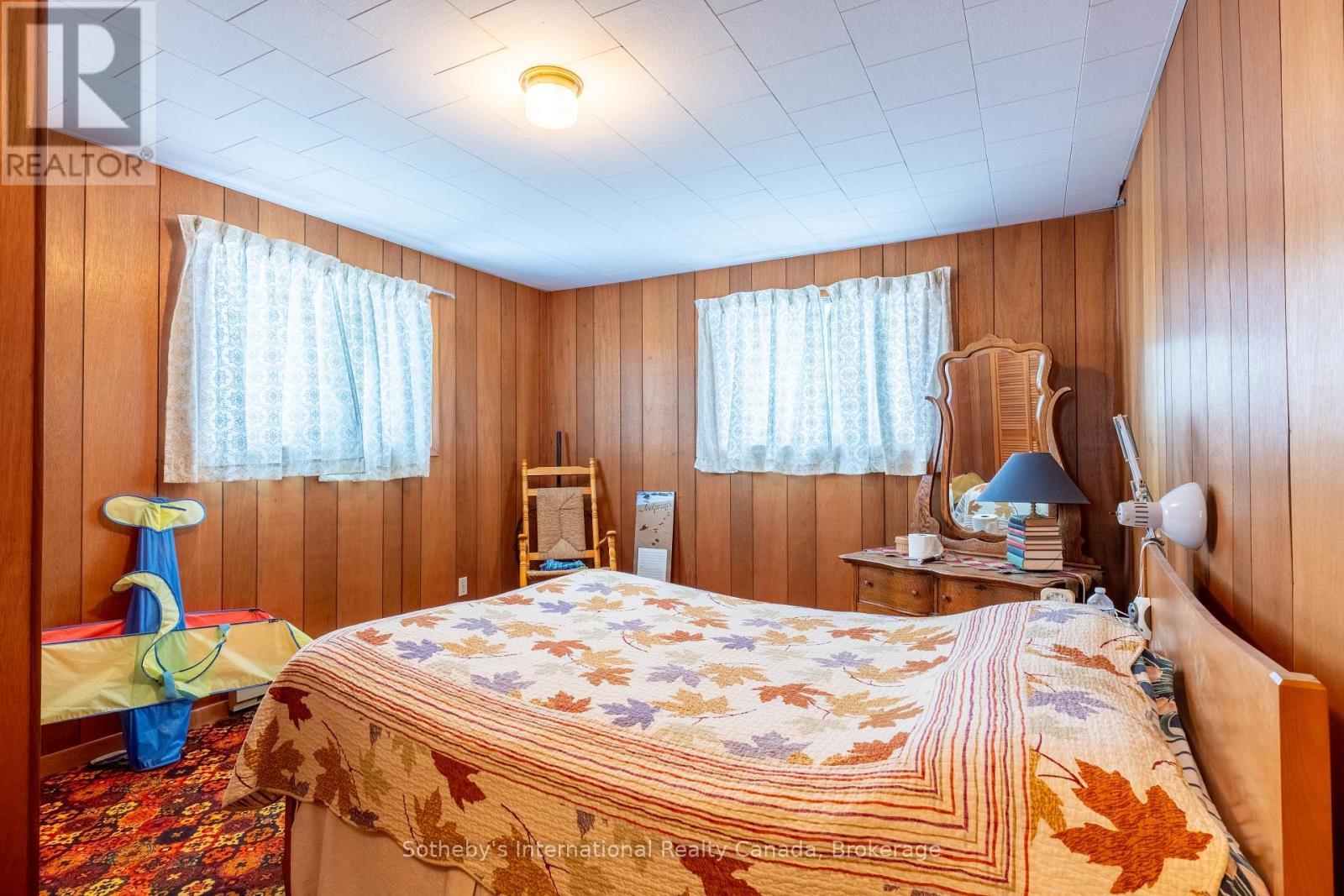 19 62Nd Street S, Wasaga Beach, ON - Indoor Photo Showing Bedroom