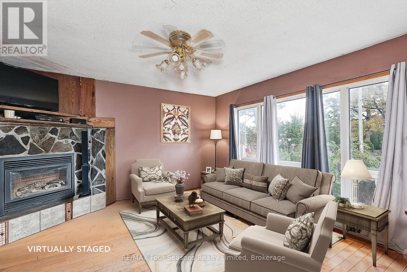 24 Indianola Crescent, Wasaga Beach, ON - Indoor Photo Showing Living Room With Fireplace