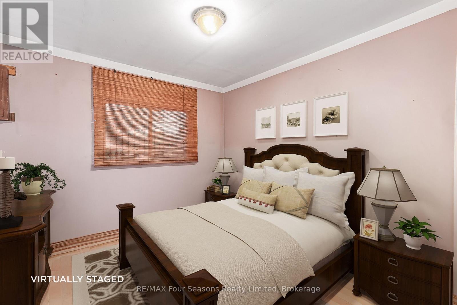 24 Indianola Crescent, Wasaga Beach, ON - Indoor Photo Showing Bedroom