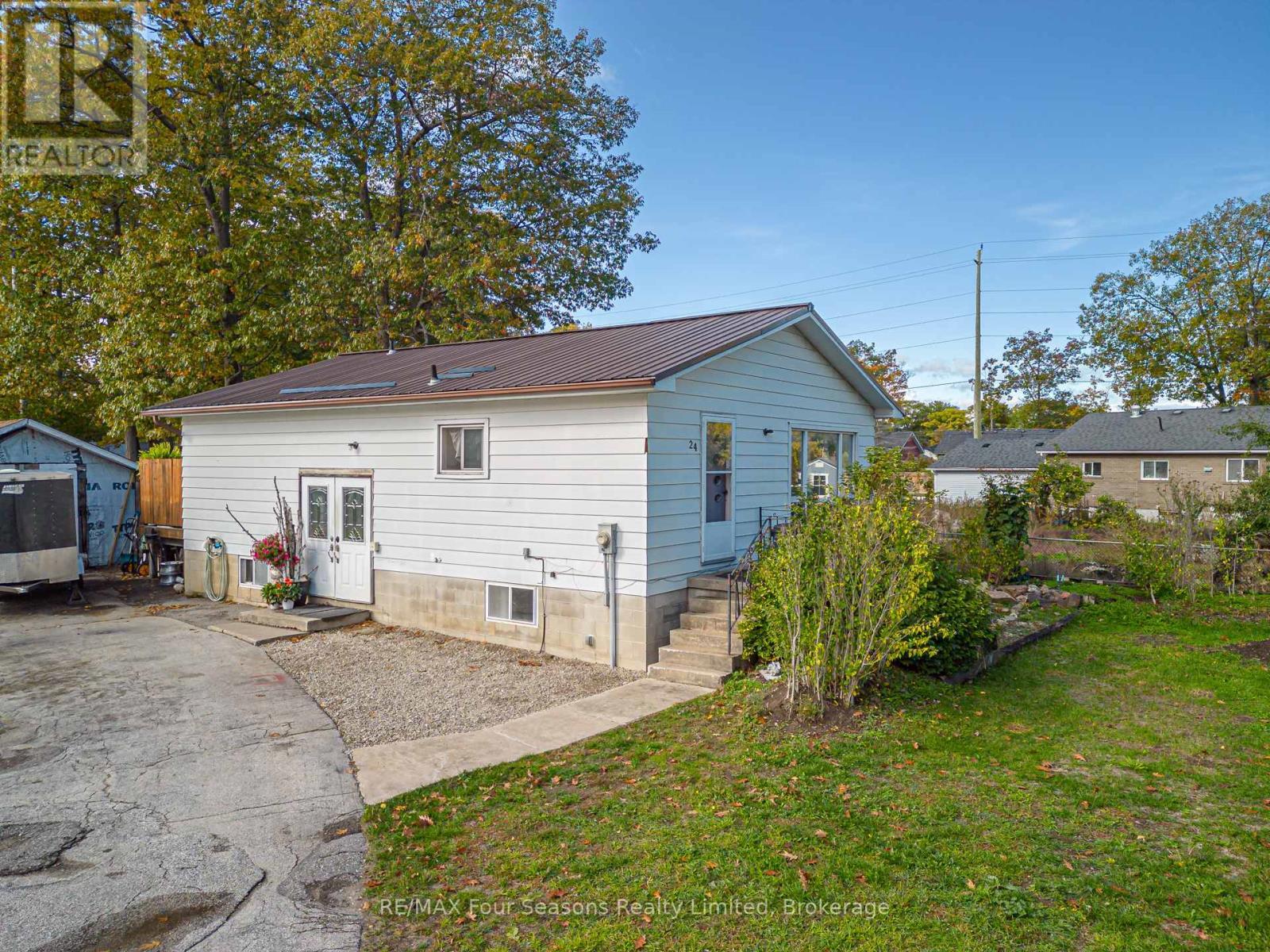 24 Indianola Crescent, Wasaga Beach, ON - Outdoor