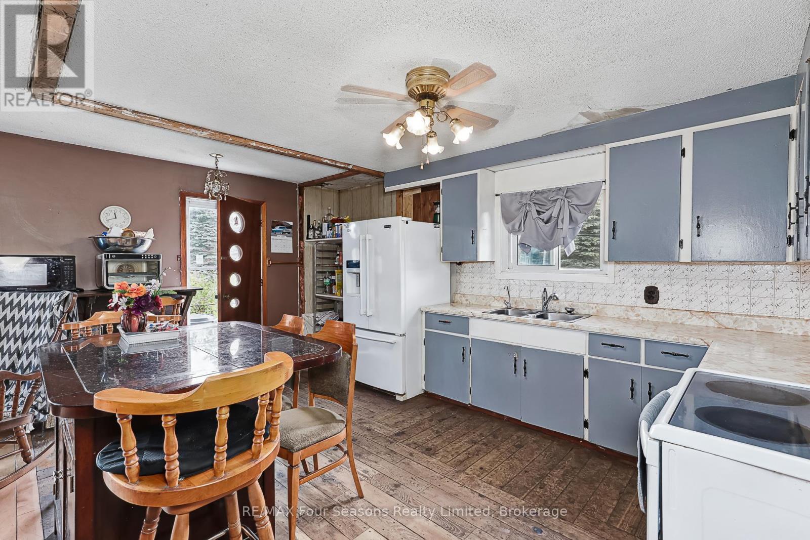 24 Indianola Crescent, Wasaga Beach, ON - Indoor