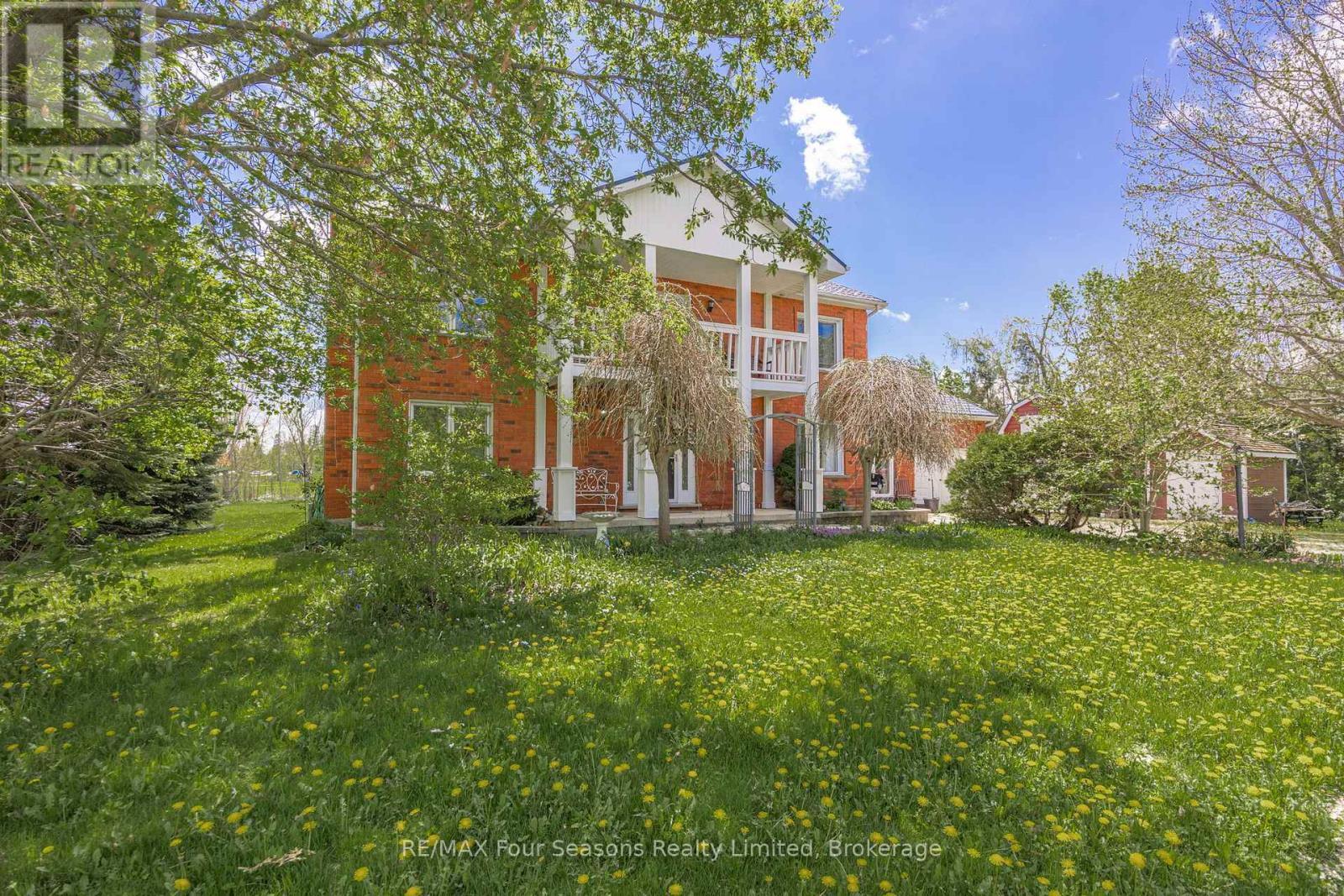 3 Sydenham Trail E, Clearview, ON - Outdoor