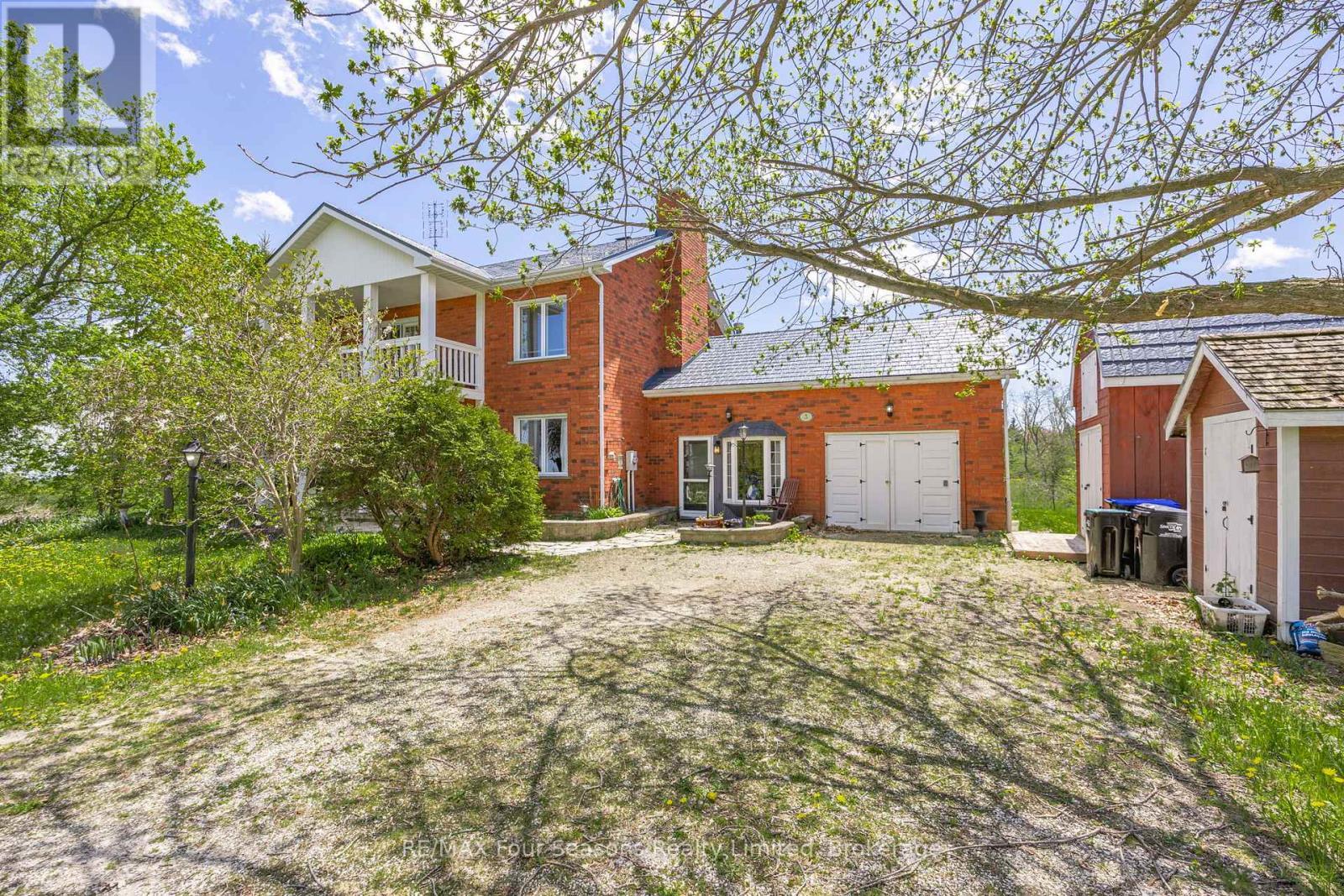 3 Sydenham Trail E, Clearview, ON - Outdoor