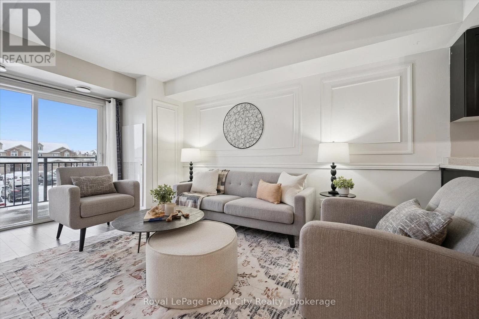 212 - 103 Westminster Crescent, Centre Wellington (Fergus), ON - Indoor Photo Showing Living Room