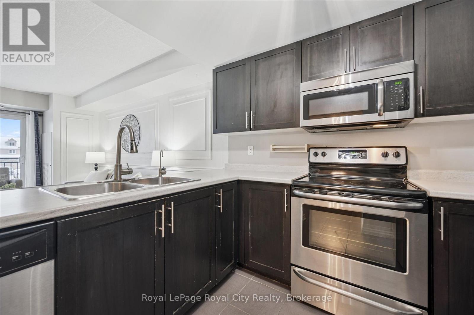 212 - 103 Westminster Crescent, Centre Wellington (Fergus), ON - Indoor Photo Showing Kitchen With Stainless Steel Kitchen With Double Sink With Upgraded Kitchen