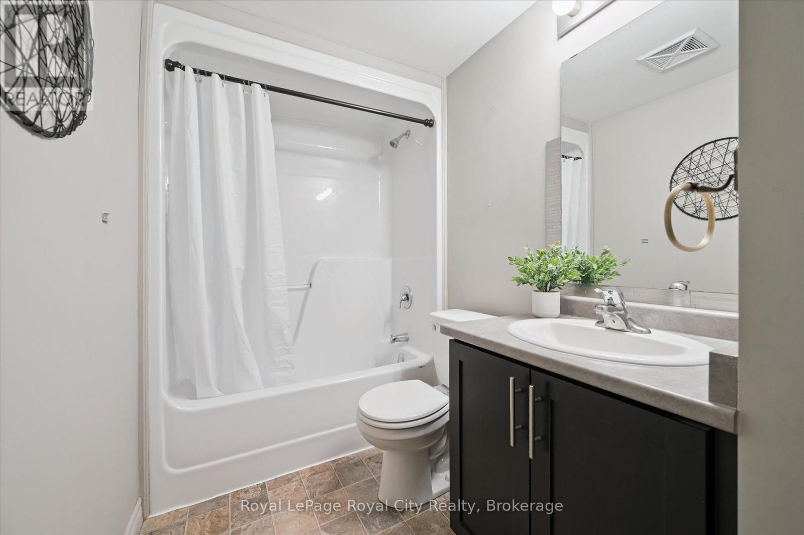 212 - 103 Westminster Crescent, Centre Wellington (Fergus), ON - Indoor Photo Showing Bathroom