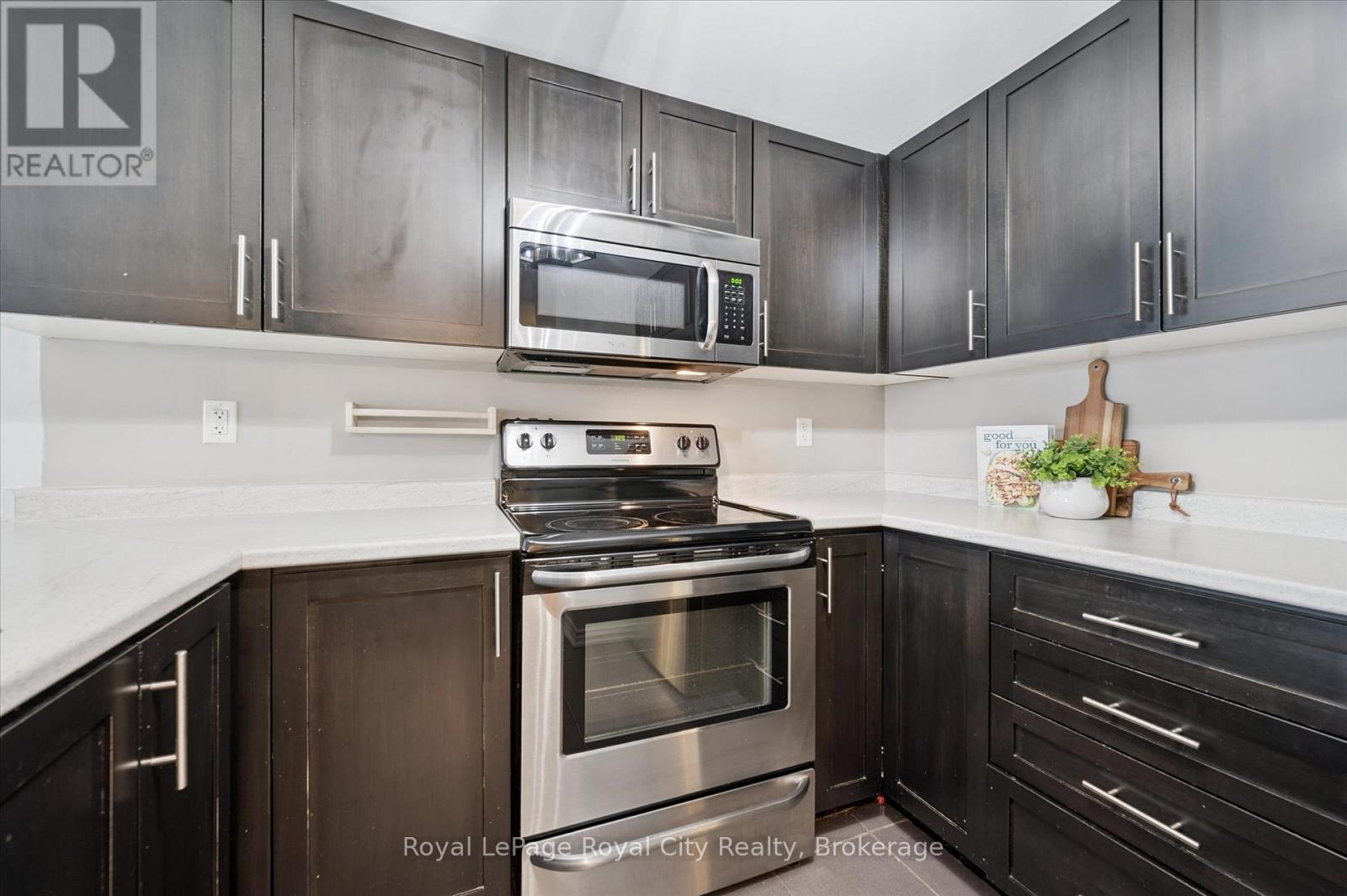 212 - 103 Westminster Crescent, Centre Wellington (Fergus), ON - Indoor Photo Showing Kitchen With Stainless Steel Kitchen With Upgraded Kitchen