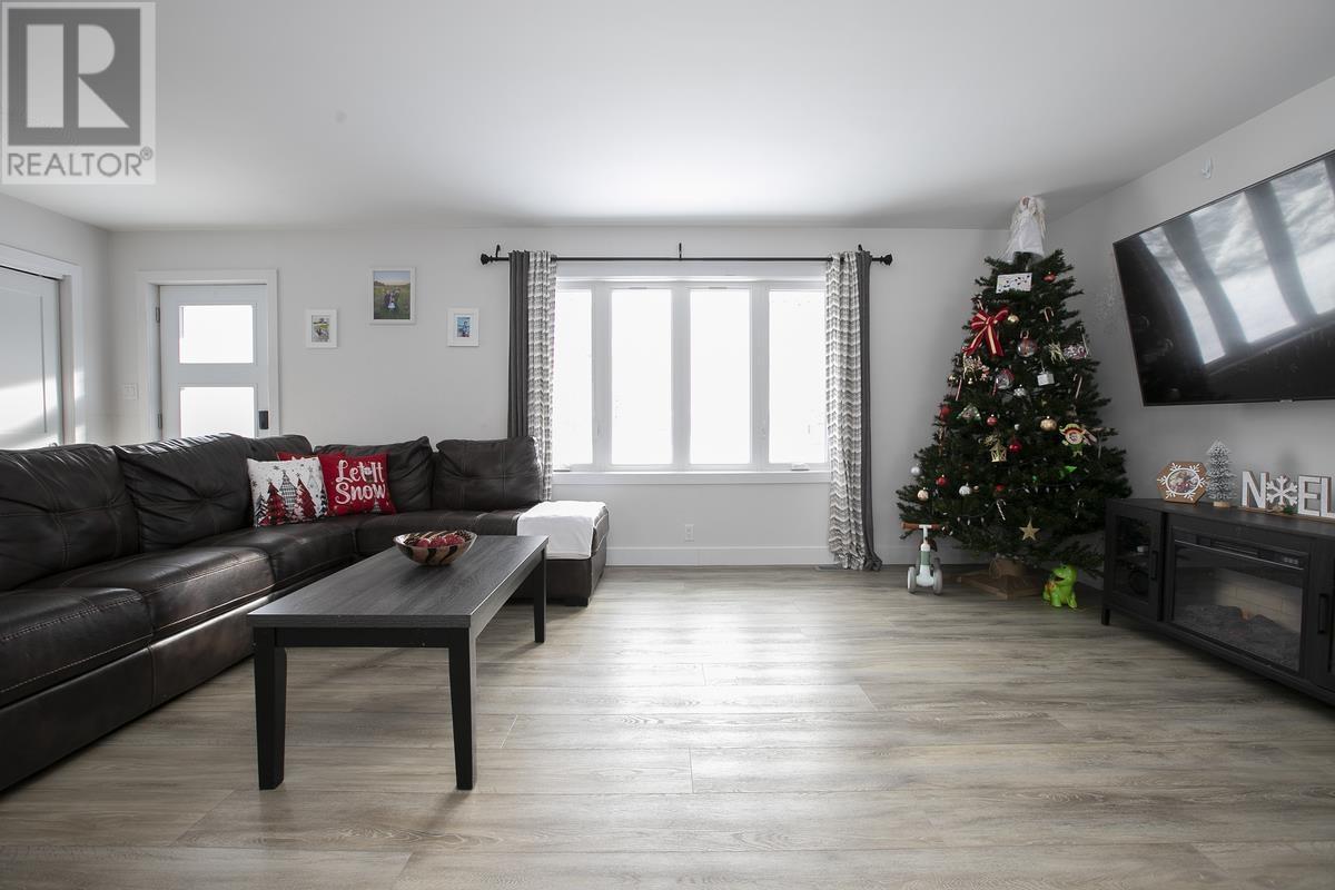 80 Trout Lake Rd, Heyden, ON - Indoor Photo Showing Living Room