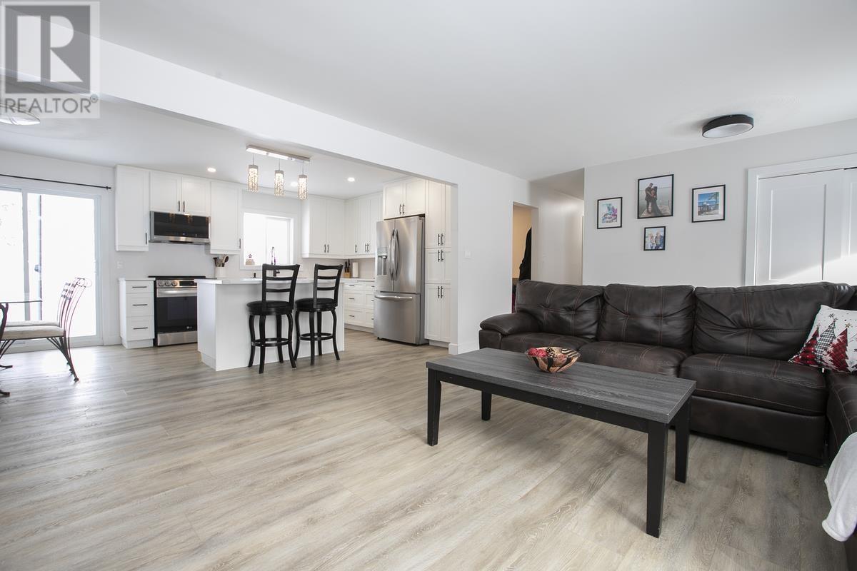 80 Trout Lake Rd, Heyden, ON - Indoor Photo Showing Living Room