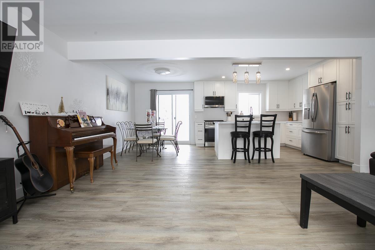 80 Trout Lake Rd, Heyden, ON - Indoor