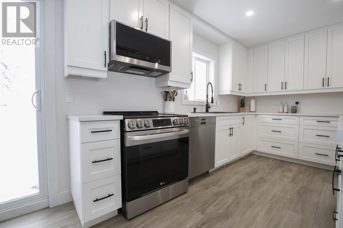 80 Trout Lake Rd, Heyden, ON - Indoor Photo Showing Kitchen