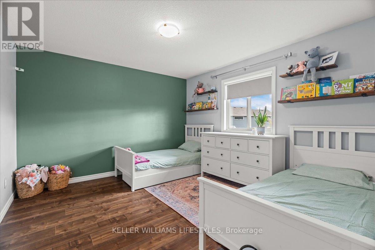 4008 Edward Street, Petrolia, ON - Indoor Photo Showing Bedroom