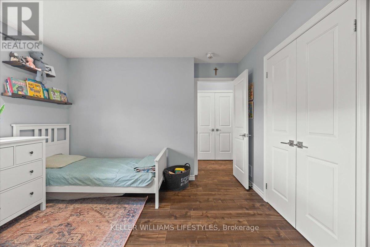 4008 Edward Street, Petrolia, ON - Indoor Photo Showing Bedroom