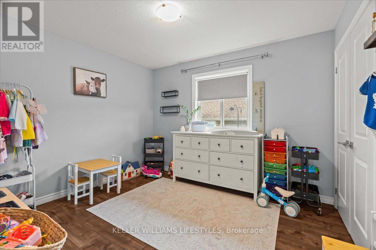 4008 Edward Street, Petrolia, ON - Indoor Photo Showing Bedroom