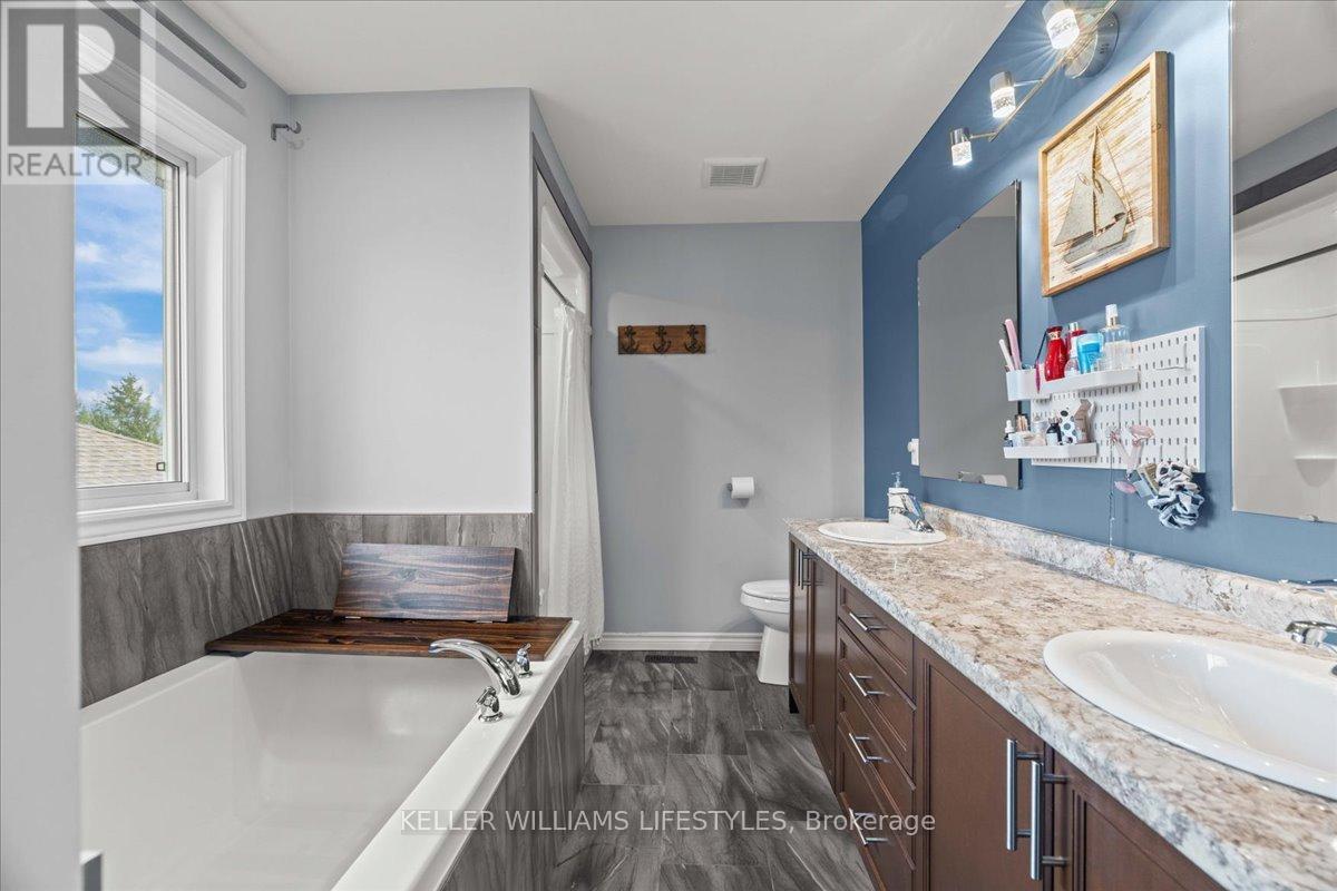 4008 Edward Street, Petrolia, ON - Indoor Photo Showing Bathroom