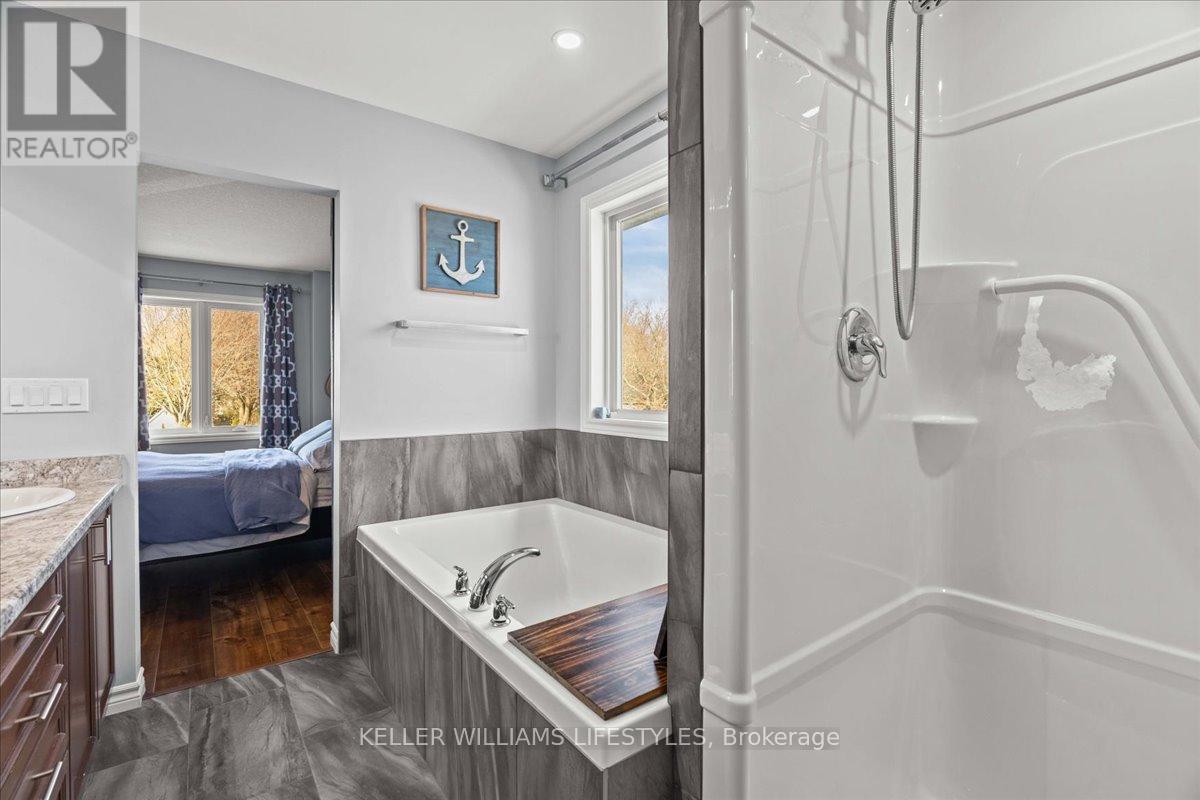 4008 Edward Street, Petrolia, ON - Indoor Photo Showing Bathroom