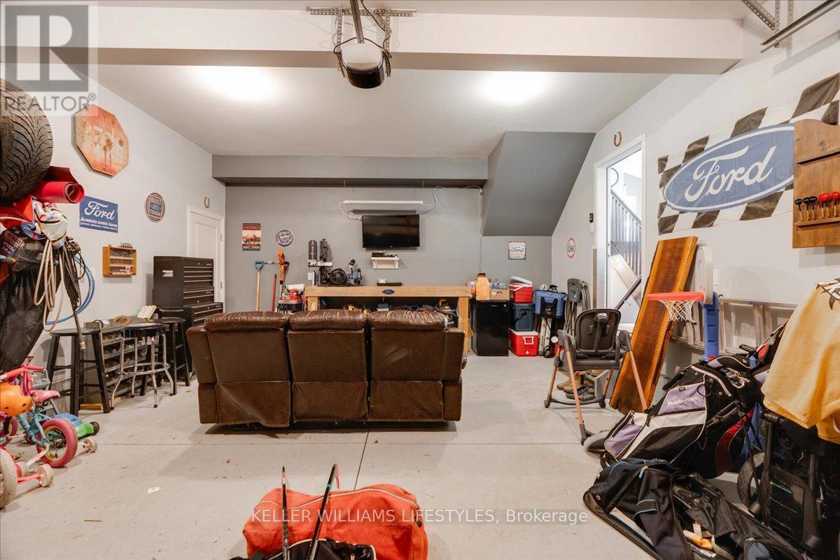 4008 Edward Street, Petrolia, ON - Indoor Photo Showing Other Room