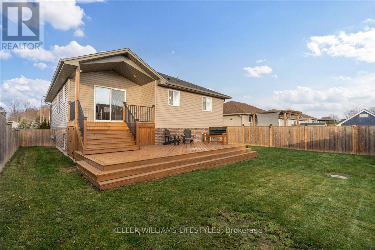 4008 Edward Street, Petrolia, ON - Outdoor With Deck Patio Veranda