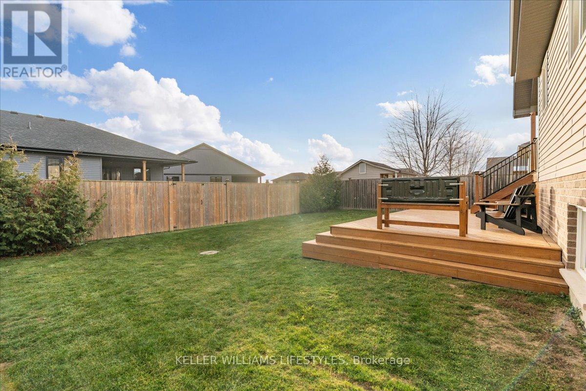 4008 Edward Street, Petrolia, ON - Outdoor With Deck Patio Veranda