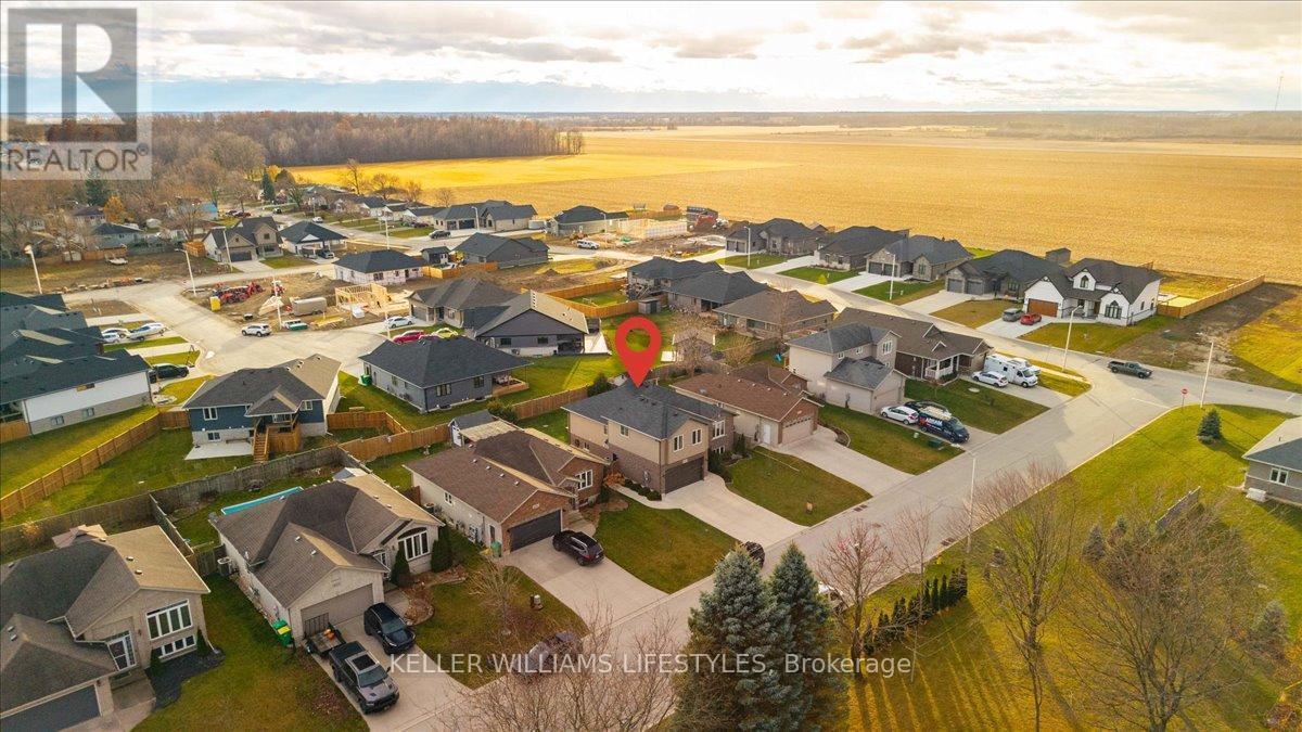 4008 Edward Street, Petrolia, ON - Outdoor With View