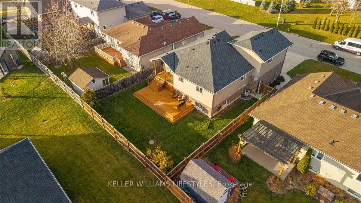 4008 Edward Street, Petrolia, ON - Outdoor With View