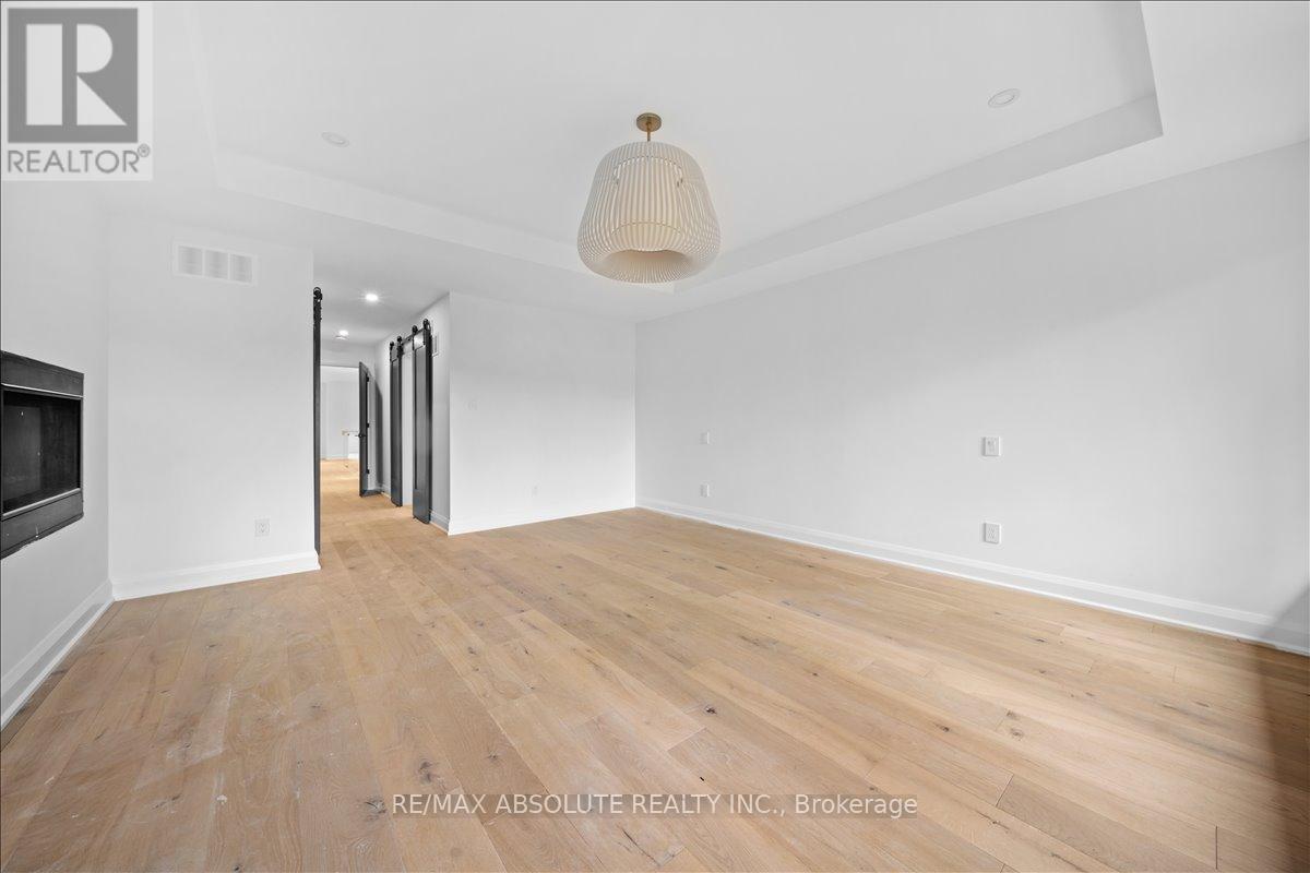 515 Roosevelt Avenue, Ottawa, ON - Indoor Photo Showing Other Room With Fireplace