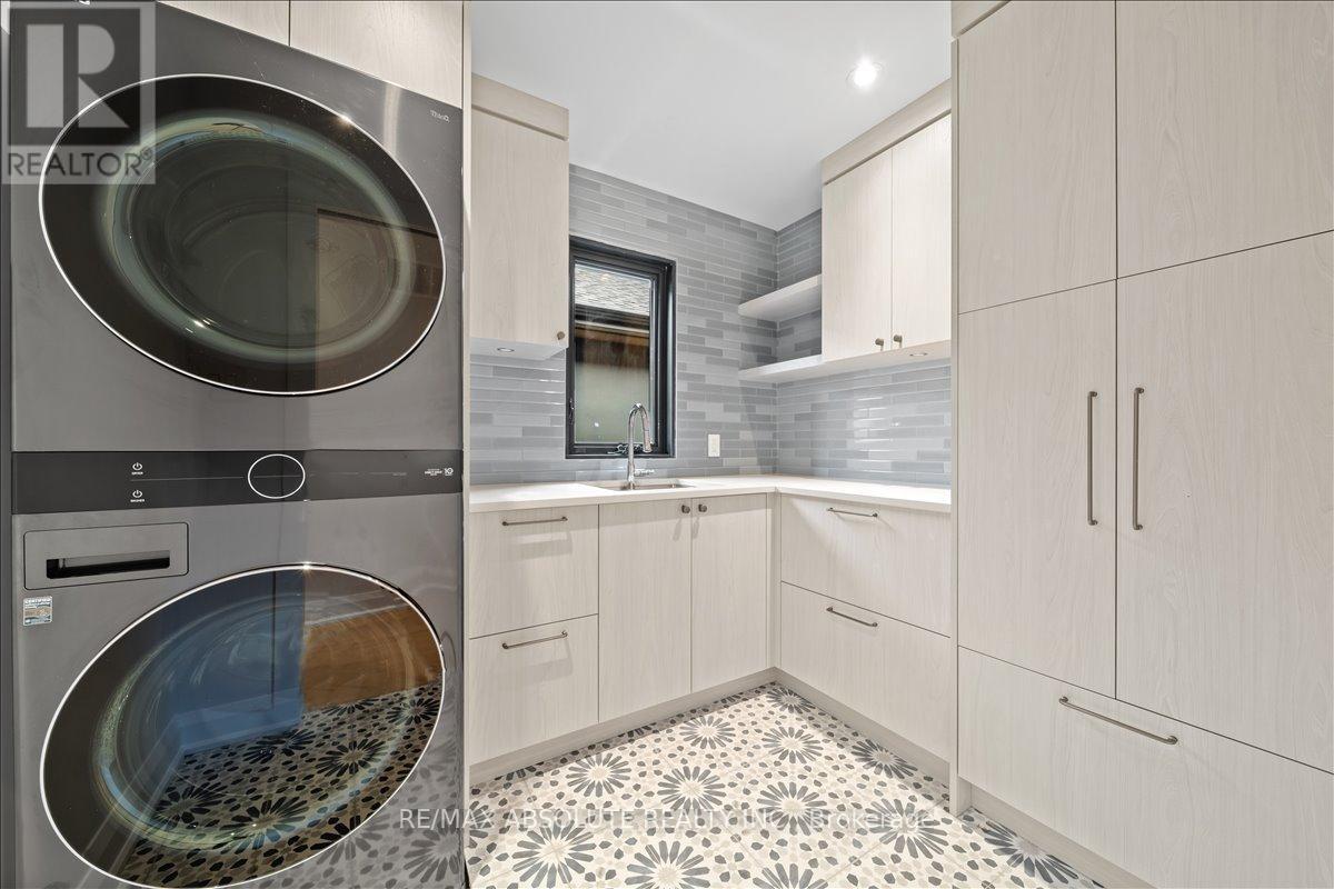 515 Roosevelt Avenue, Ottawa, ON - Indoor Photo Showing Laundry Room
