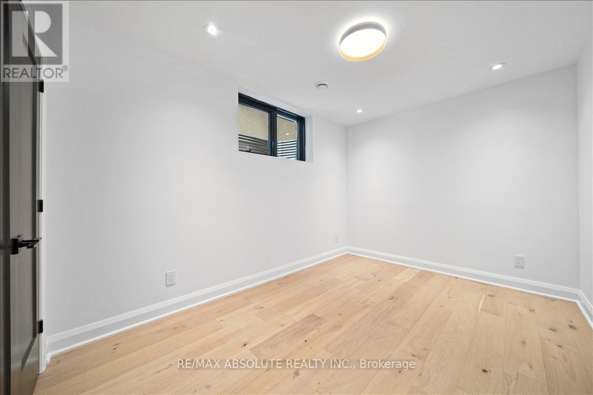 515 Roosevelt Avenue, Ottawa, ON - Indoor Photo Showing Other Room
