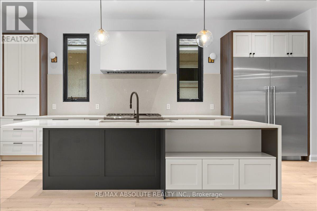 515 Roosevelt Avenue, Ottawa, ON - Indoor Photo Showing Kitchen