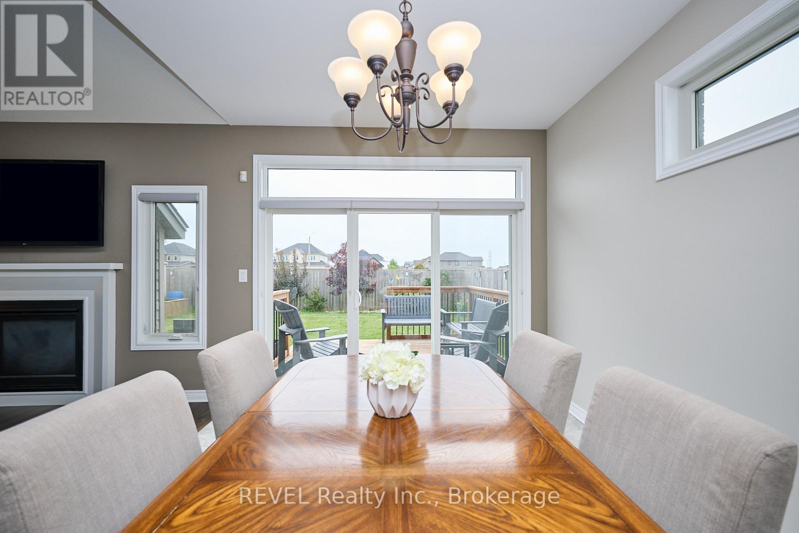 5 Cinnamon Street, Thorold (Rolling Meadows), ON - Indoor Photo Showing Dining Room