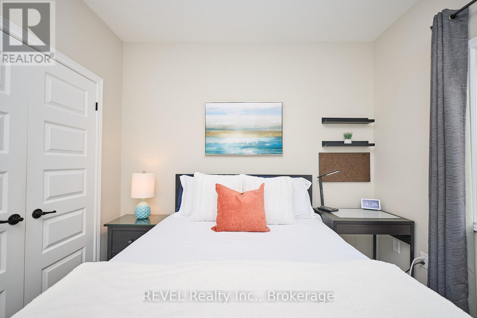 5 Cinnamon Street, Thorold (Rolling Meadows), ON - Indoor Photo Showing Bedroom