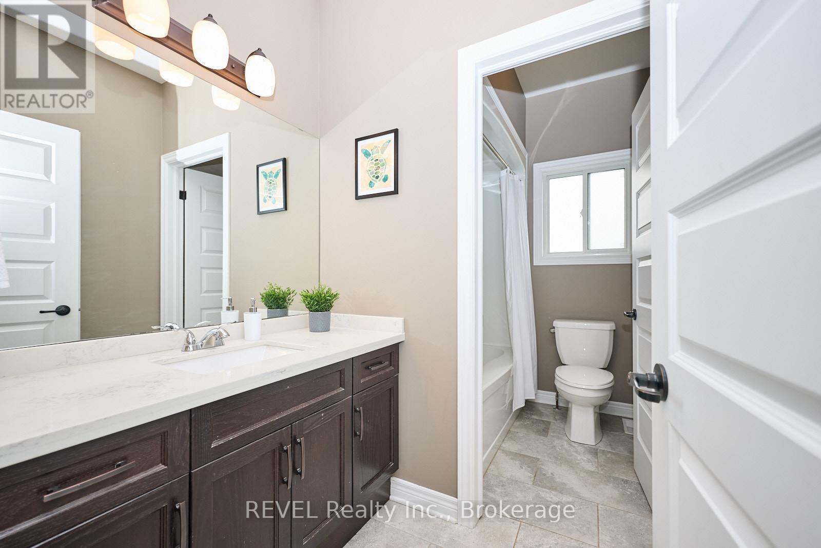 5 Cinnamon Street, Thorold (Rolling Meadows), ON - Indoor Photo Showing Bathroom