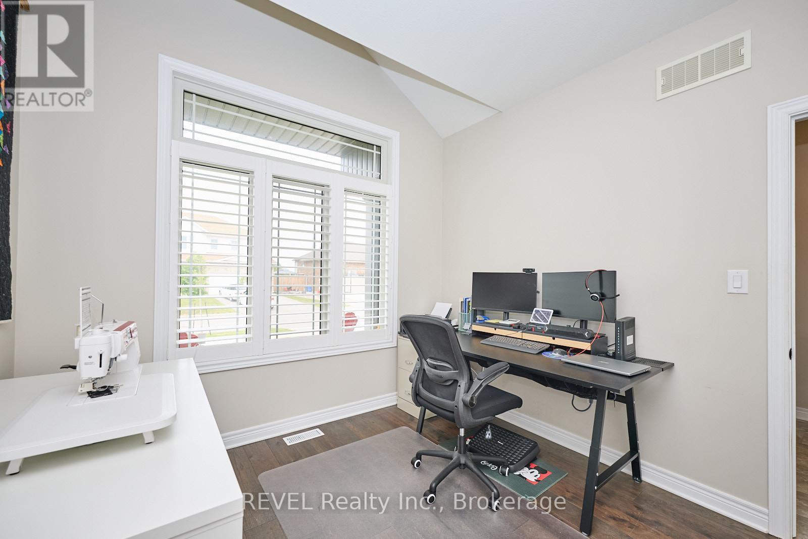5 Cinnamon Street, Thorold (Rolling Meadows), ON - Indoor Photo Showing Office