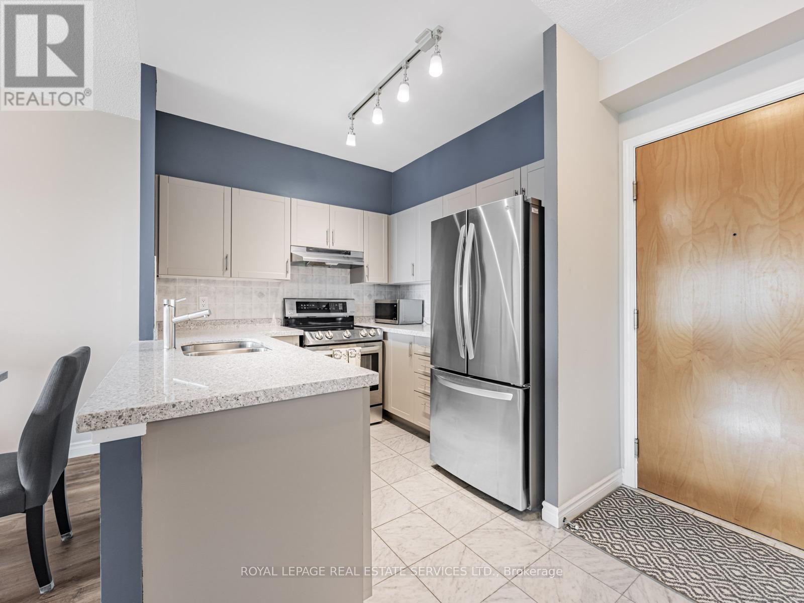 1029 - 600 Queens Quay W, Toronto, ON - Indoor Photo Showing Kitchen