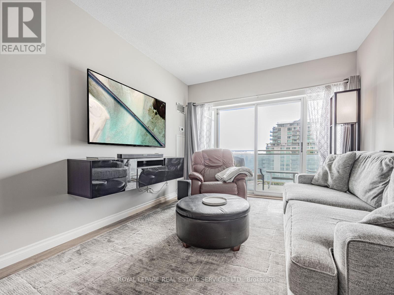 1029 - 600 Queens Quay W, Toronto, ON - Indoor Photo Showing Living Room