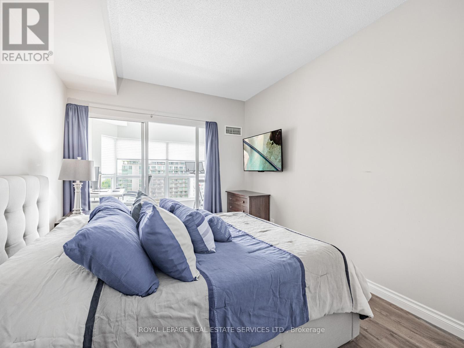 1029 - 600 Queens Quay W, Toronto, ON - Indoor Photo Showing Bedroom