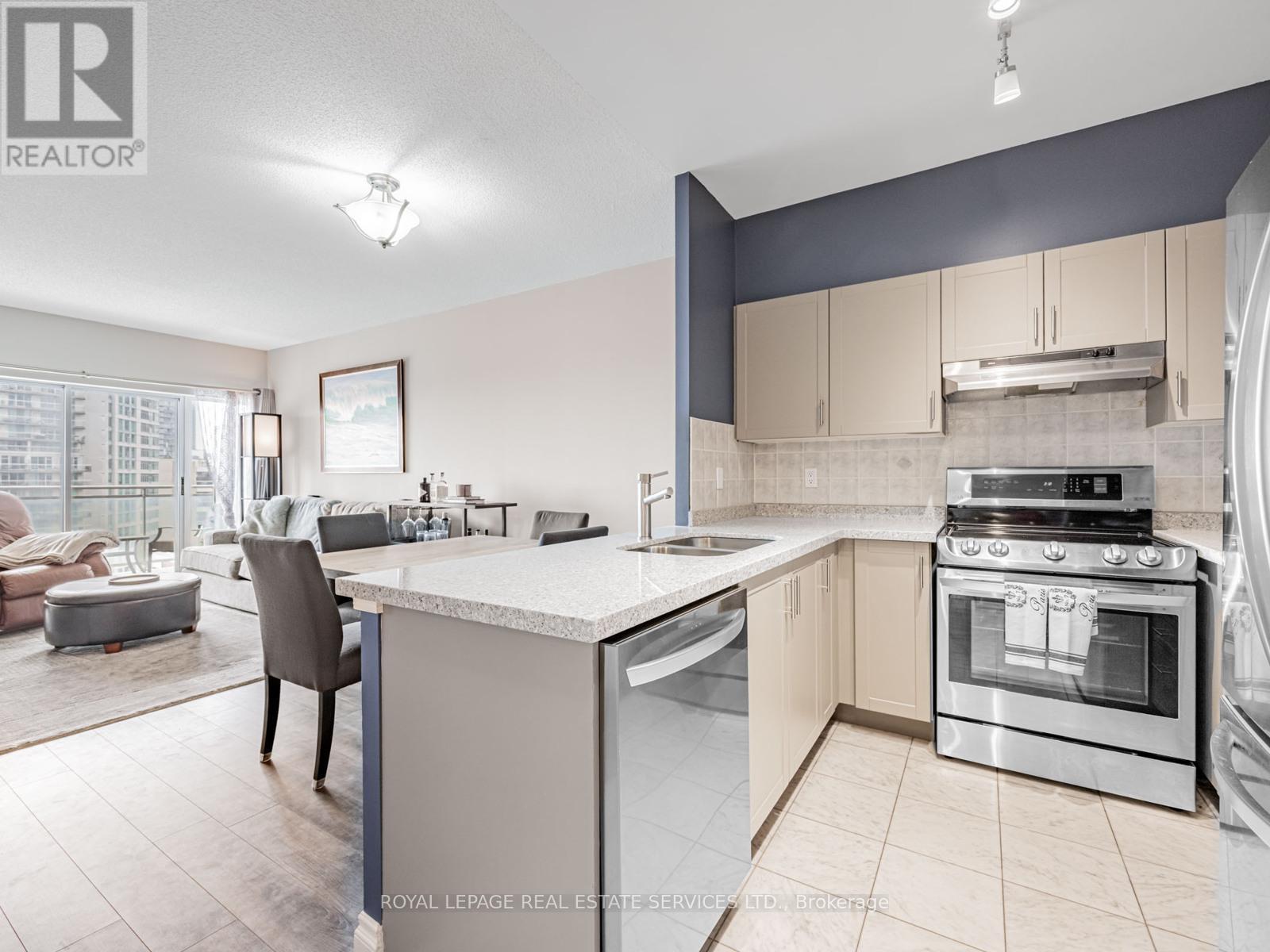1029 - 600 Queens Quay W, Toronto, ON - Indoor Photo Showing Kitchen With Double Sink