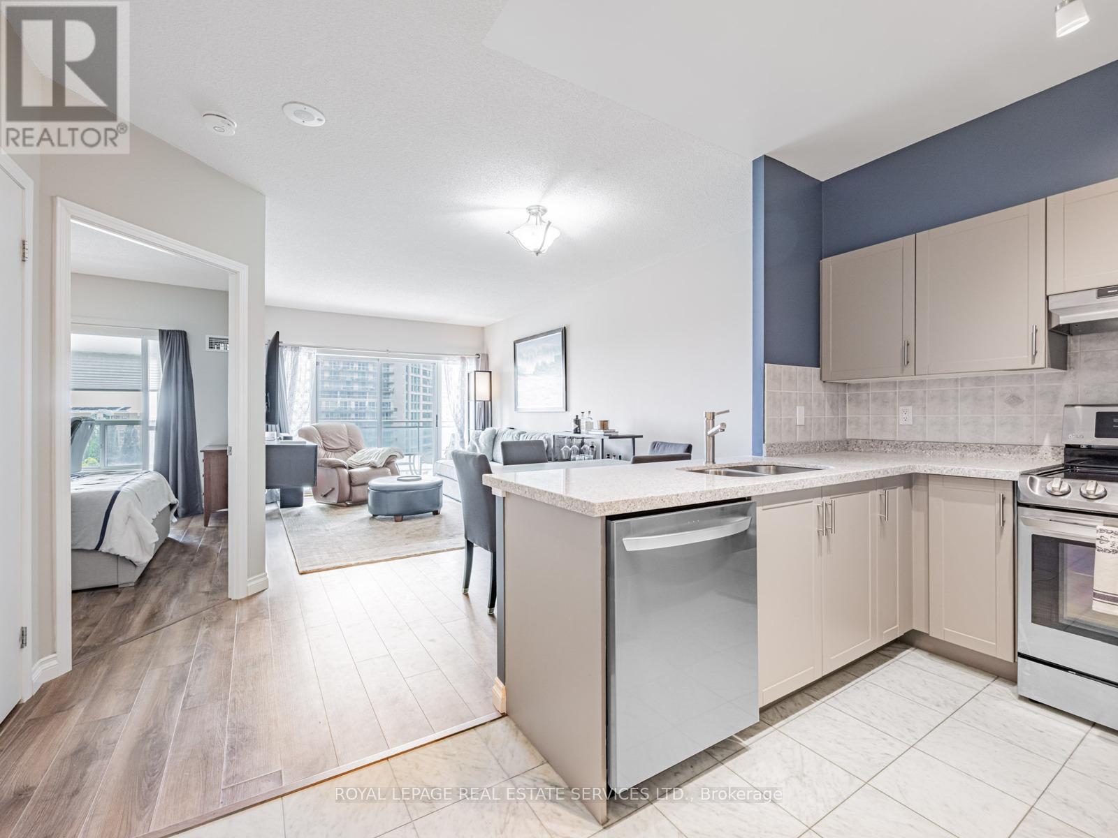 1029 - 600 Queens Quay W, Toronto, ON - Indoor Photo Showing Kitchen