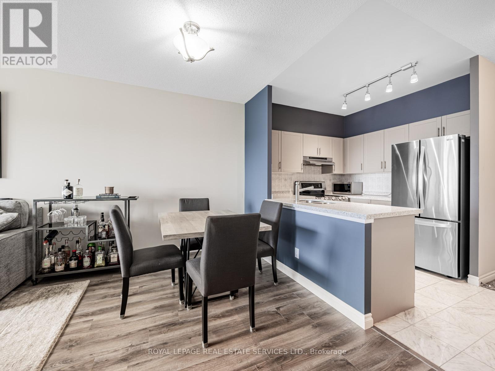 1029 - 600 Queens Quay W, Toronto, ON - Indoor