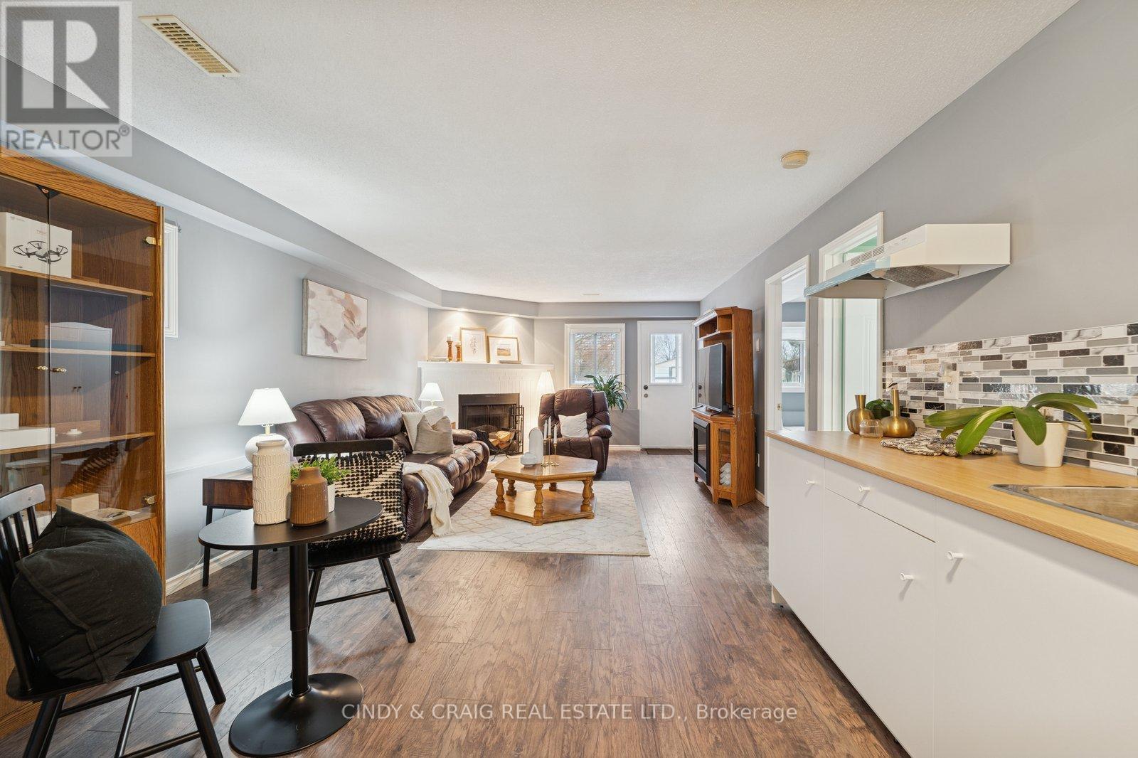 7 Empire Crescent, Clarington, ON - Indoor Photo Showing Living Room