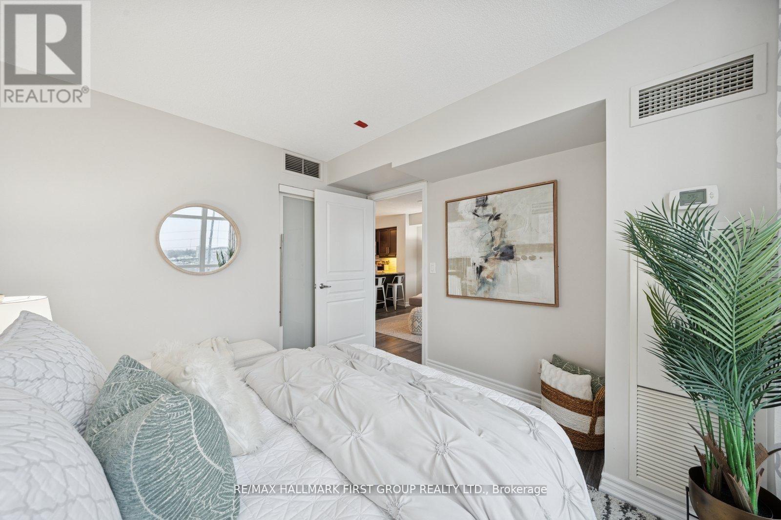 406 - 1600 Charles Street, Whitby, ON - Indoor Photo Showing Bedroom