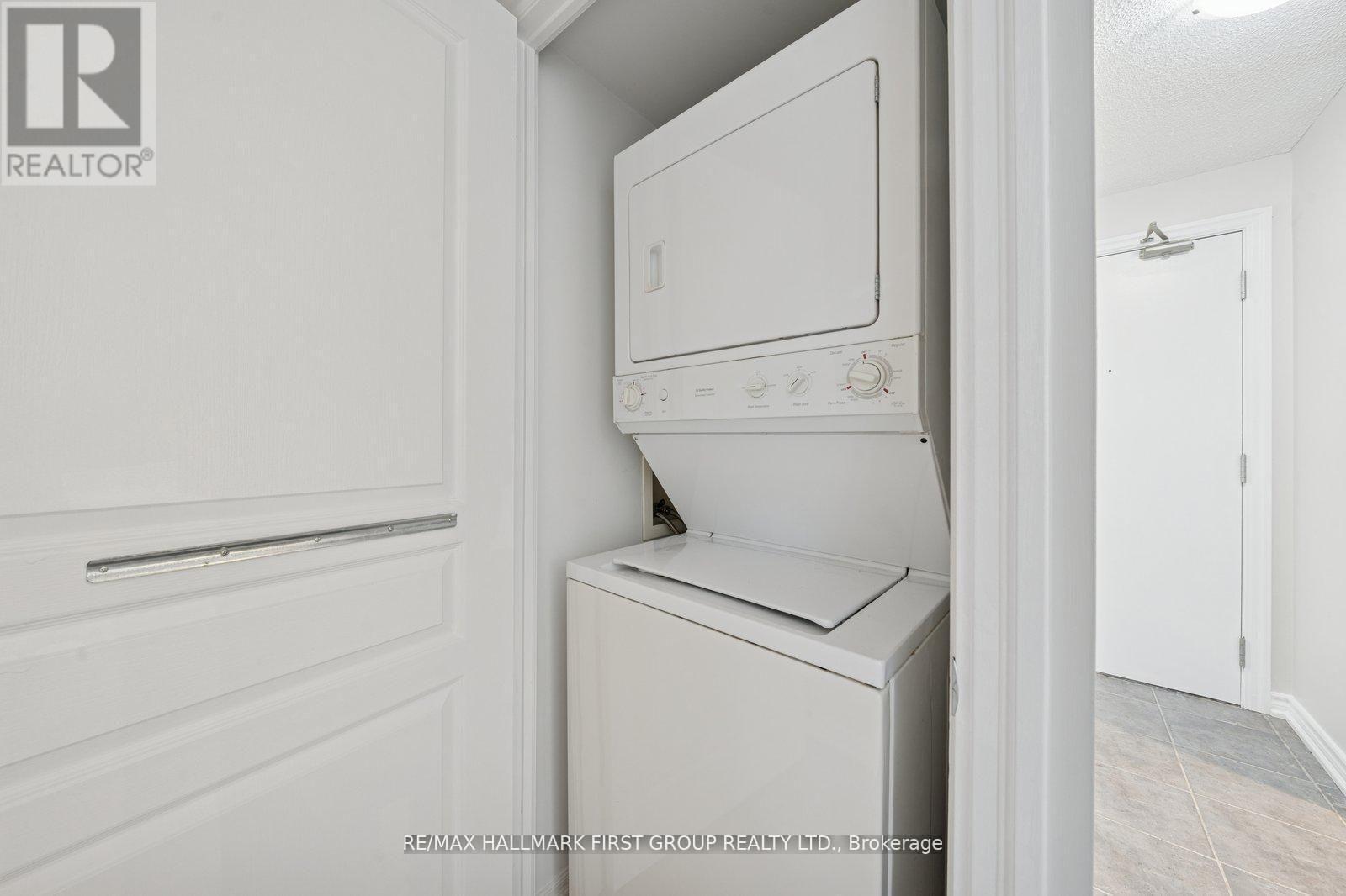 406 - 1600 Charles Street, Whitby, ON - Indoor Photo Showing Laundry Room