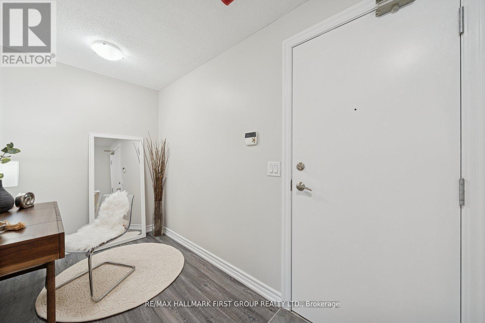 406 - 1600 Charles Street, Whitby, ON - Indoor