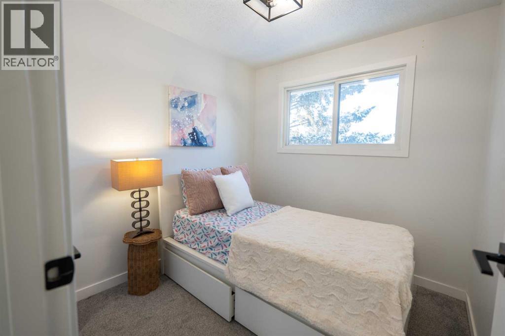 6223 Penedo Way Se, Calgary, AB - Indoor Photo Showing Bedroom